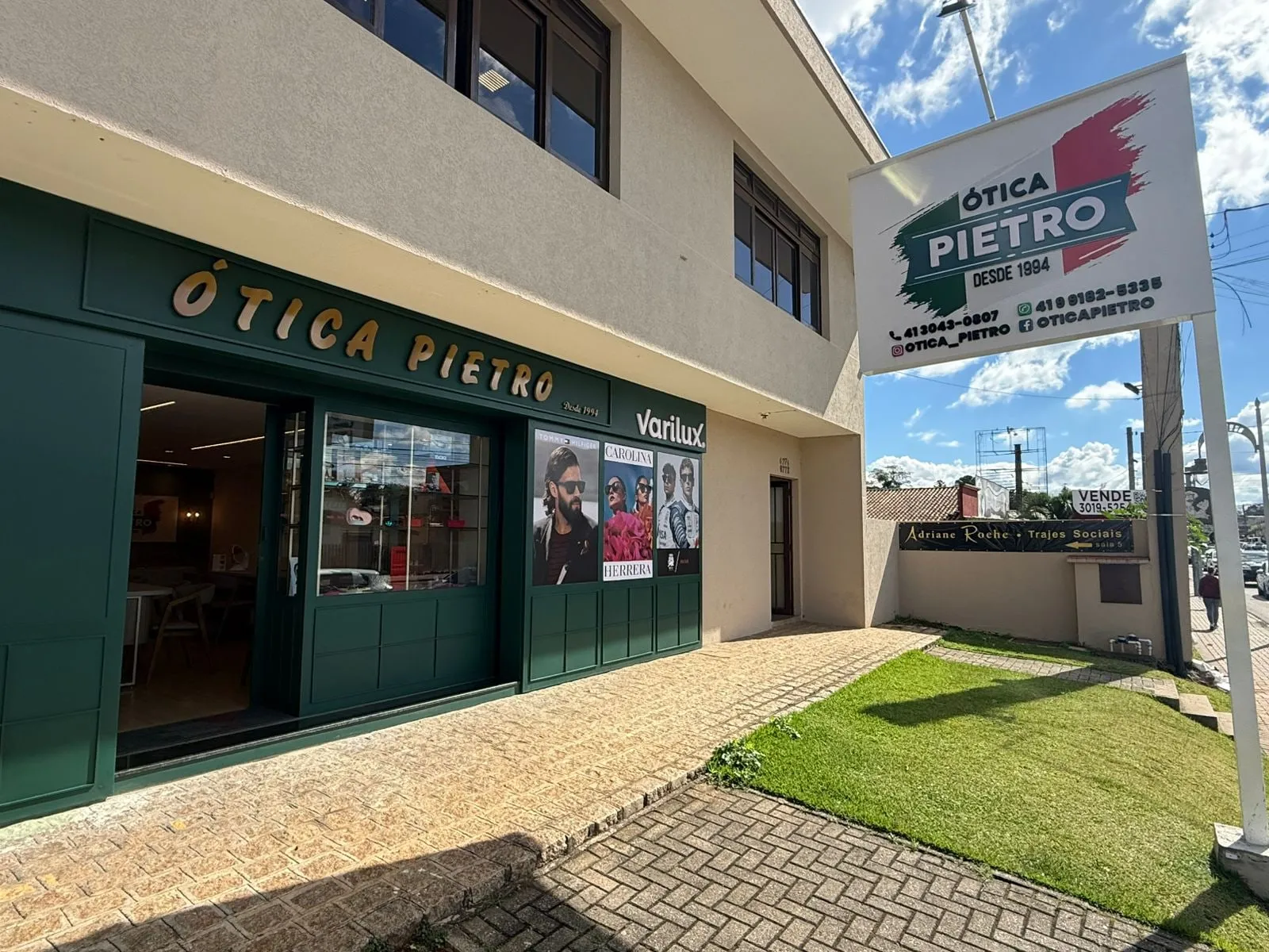 Fachada da filial da Ótica Pietro na Avenida Manoel Ribas, em Santa Felicidade